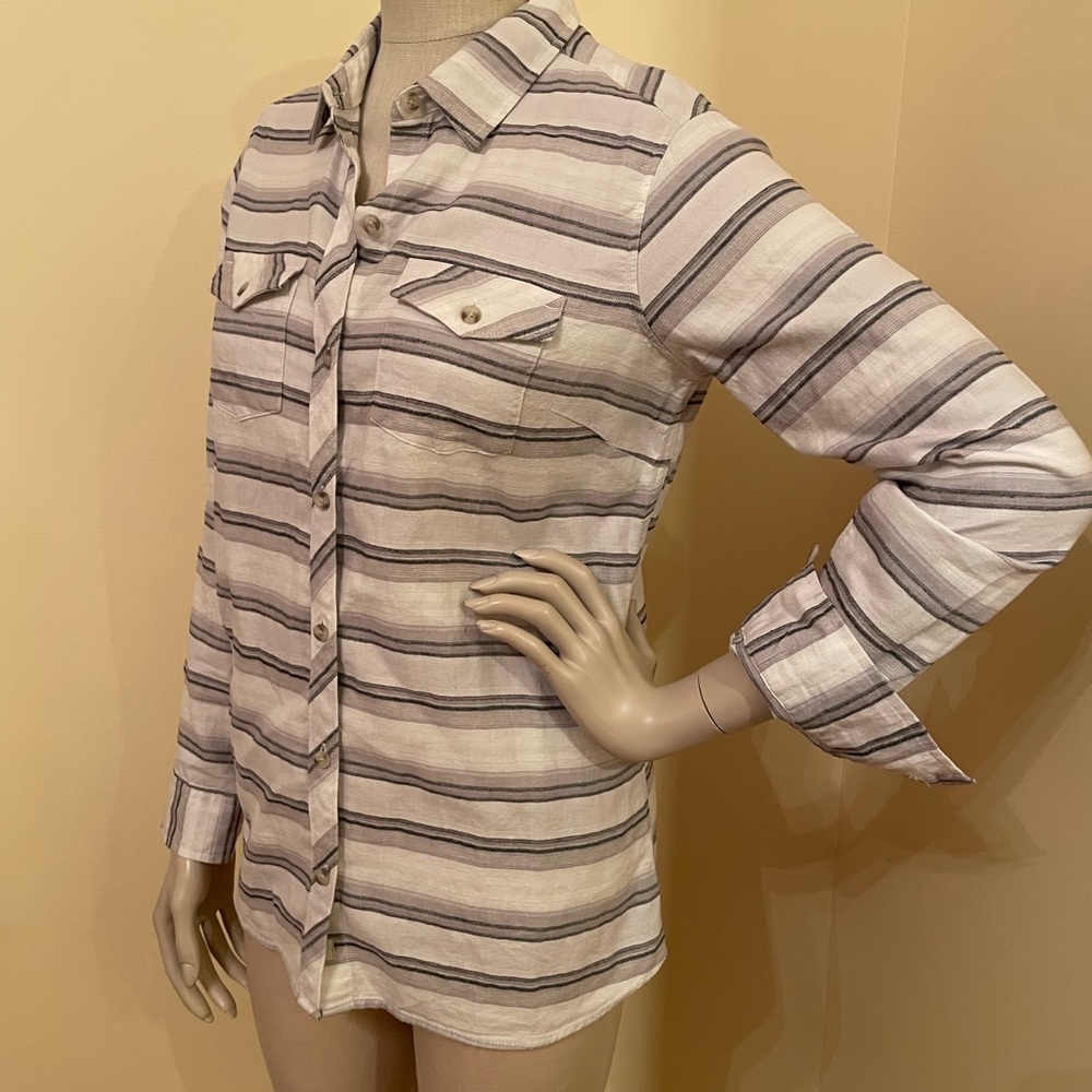 NWT Eddie Bauer Women’s 100% Cotton Striped Button-Up Shirt Size M - Picture 2 of 5